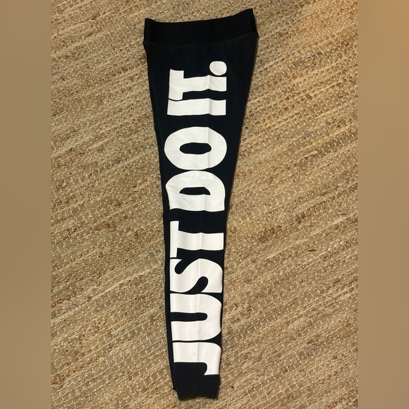 Nike XS Black Leggings - Picture 2 of 3